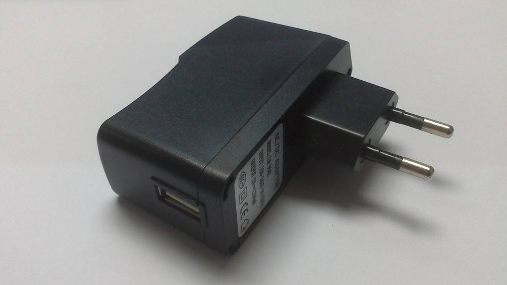 可拆卸脚高性能USB输出数码产品充电器产品厂家